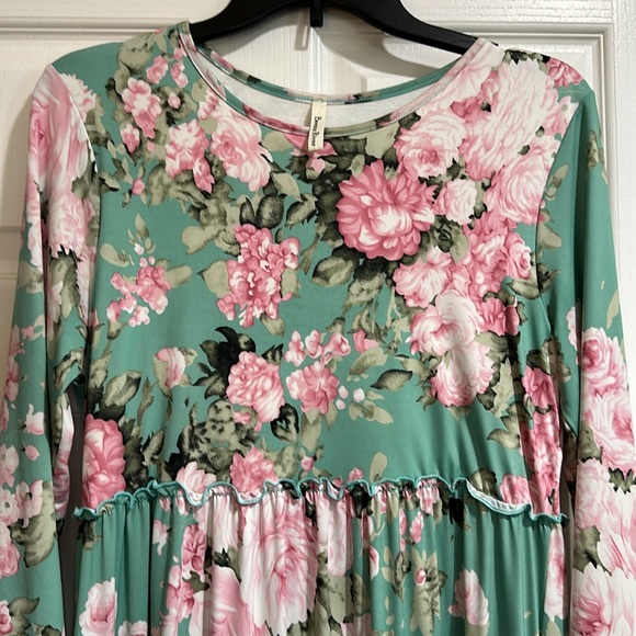 🔴 SOLD🔴 Dress - Picture 2 of 3